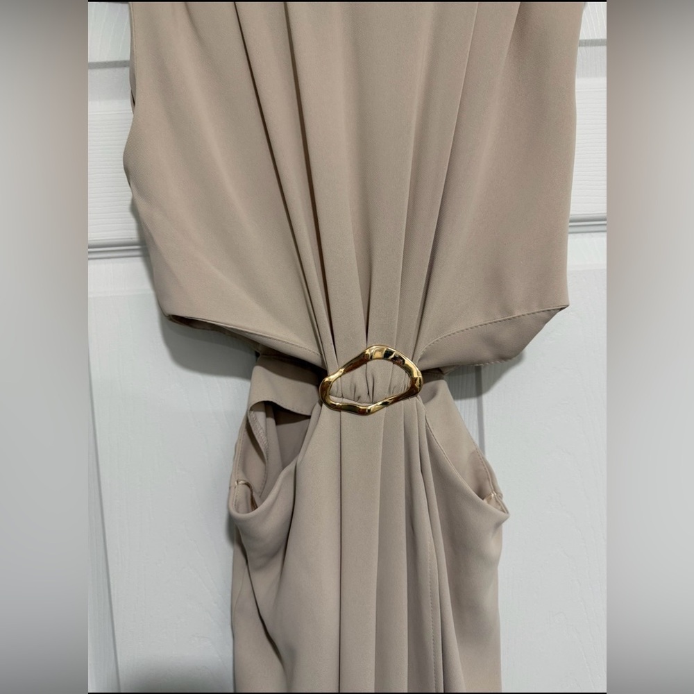 ZARA Elegant Beige Sleeveless Dress - Picture 5 of 8